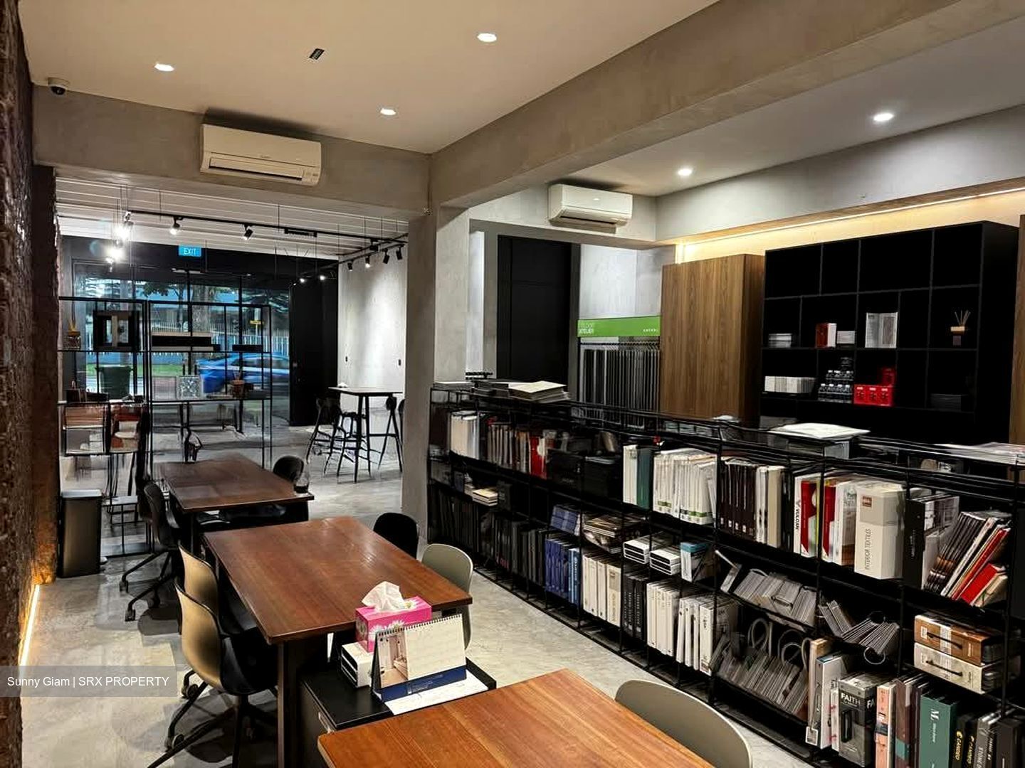 Serangoon Road (D12), Retail #558871431